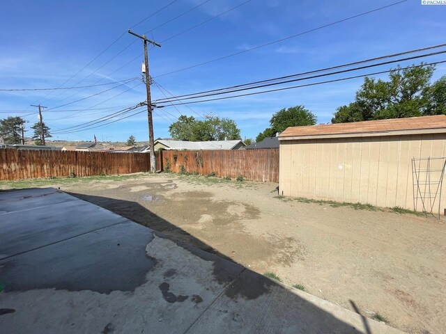 2402 Dover St, Richland, WA 99352 - fenced backyard featuring a patio area