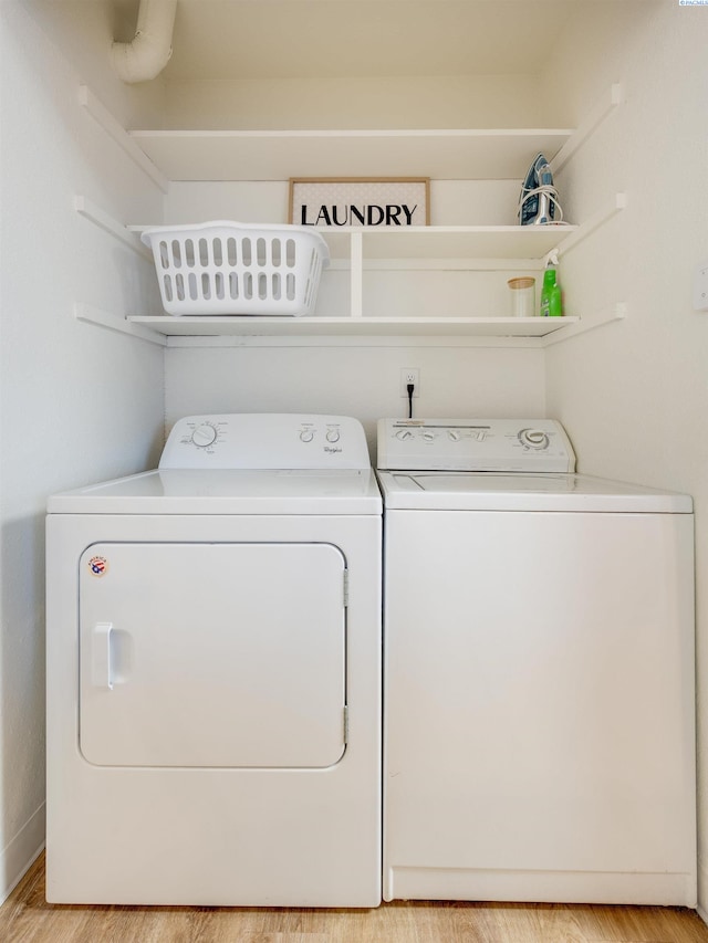 laundry area with laundry area, light wood-style flooring, and independent washer and dryer