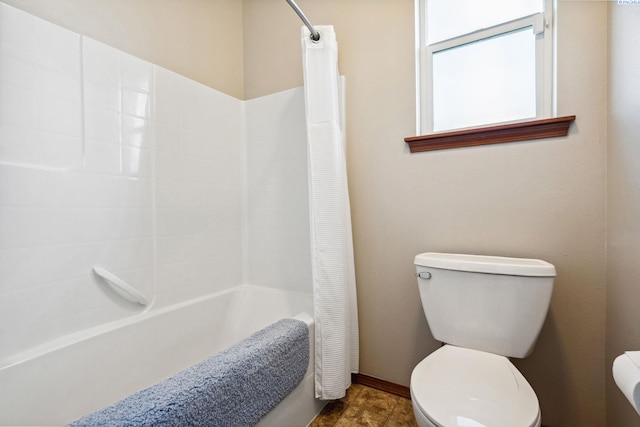 8712 W 9th Ave, Kennewick, WA 99336 - full bath with toilet and shower / bath combo with shower curtain