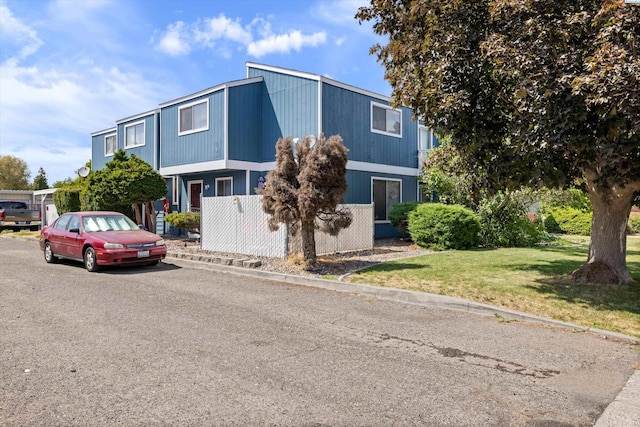 view of front of property with a front lawn