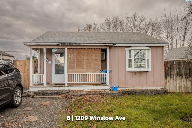 view of front of house featuring covered porch and a front yard