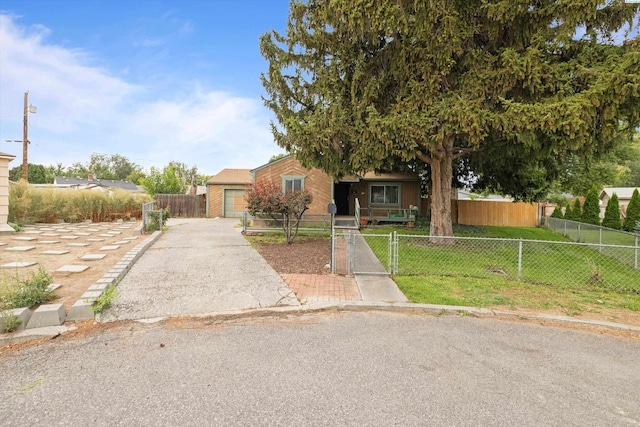 506 S Zillah St, Kennewick, WA 99336 - view of front of house featuring a gate