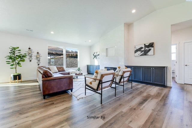 6482 W 30th Pl, Kennewick, WA 99338 - living room featuring lofted ceiling, light wood-type flooring, recessed lighting, and baseboards