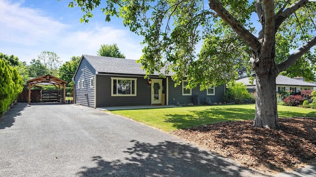 654 Cottonwood Dr, Richland, WA 99352 - ranch-style home with a carport, a front yard, driveway, and roof with shingles