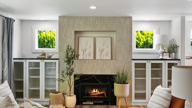654 Cottonwood Dr, Richland, WA 99352 - living room with a fireplace, plenty of natural light, and recessed lighting