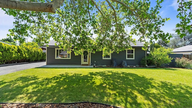 654 Cottonwood Dr, Richland, WA 99352 - view of front of house featuring a patio area