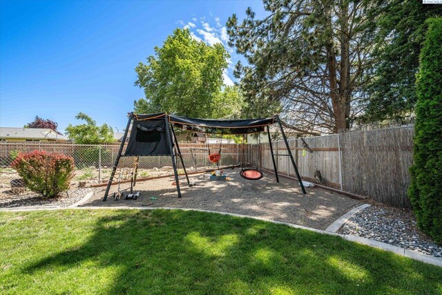 2519 W Grand Rhonde Pl, Kennewick, WA 99336 - view of yard featuring a playground