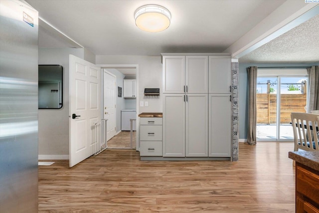2519 W Grand Rhonde Pl, Kennewick, WA 99336 - kitchen featuring baseboards and light wood-style floors