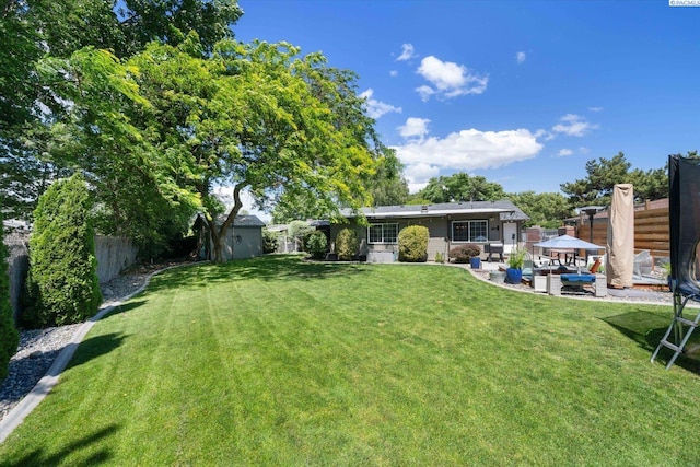 2519 W Grand Rhonde Pl, Kennewick, WA 99336 - view of yard featuring a patio area