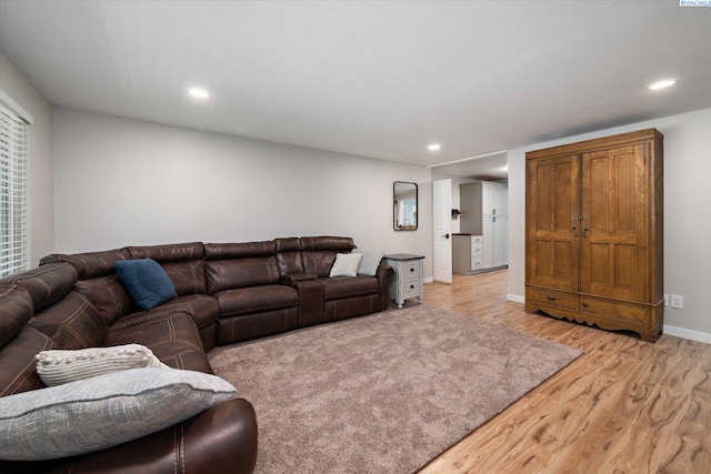 2519 W Grand Rhonde Pl, Kennewick, WA 99336 - living room with light wood-style flooring, recessed lighting, and baseboards