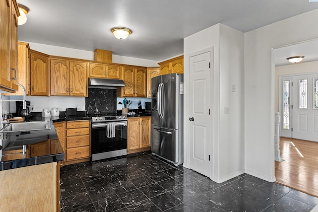 1348 Rohman Dr, Prosser, WA 99350 - kitchen featuring stainless steel appliances, baseboards, under cabinet range hood, backsplash, and brown cabinets