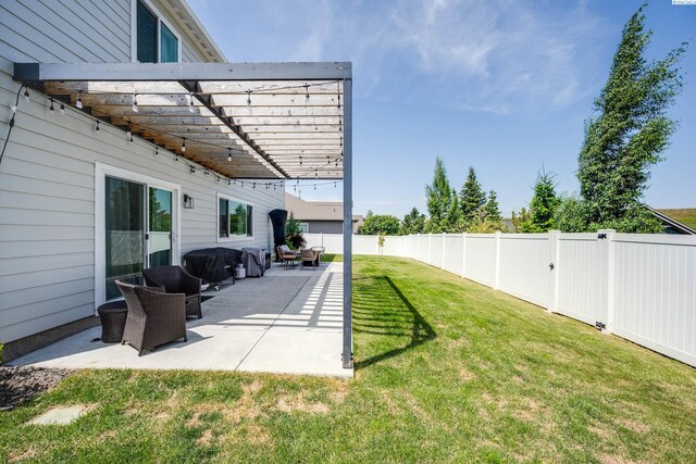 930 SW Finch Way, Pullman, WA 99163 - fenced backyard with a patio and a pergola