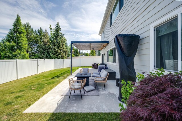 930 SW Finch Way, Pullman, WA 99163 - fenced backyard featuring an outdoor living space and a patio