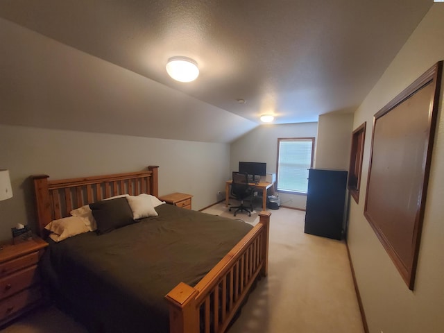 7218 W 15th Ave, Kennewick, WA 99336 - bedroom with light carpet, vaulted ceiling, and a desk