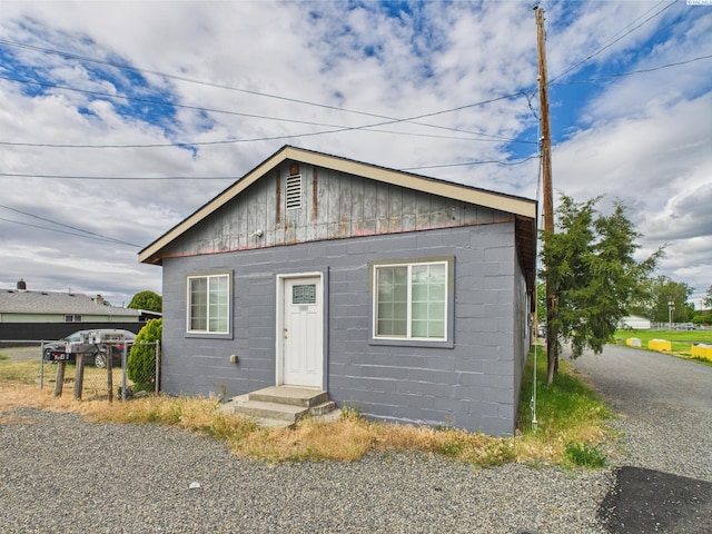 304 S Naches Ave, Wapato, WA 98951 - photo 2