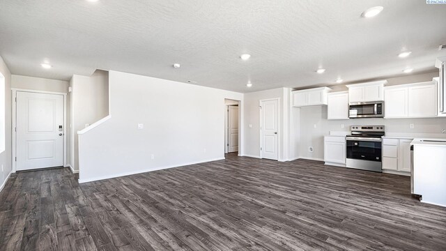 659 S Zeelar St, Kennewick, WA 99336 - kitchen featuring stainless steel appliances, dark wood-style floors, light countertops, open floor plan, and recessed lighting