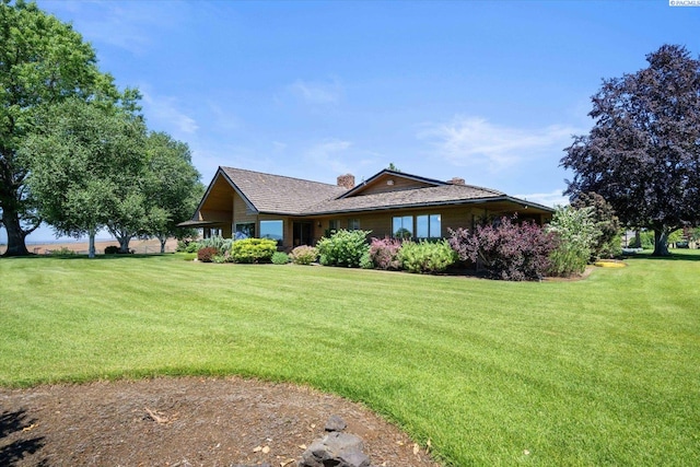 170732 Olsen Rd, Grandview, WA 98930 - view of front facade with a front lawn and a chimney