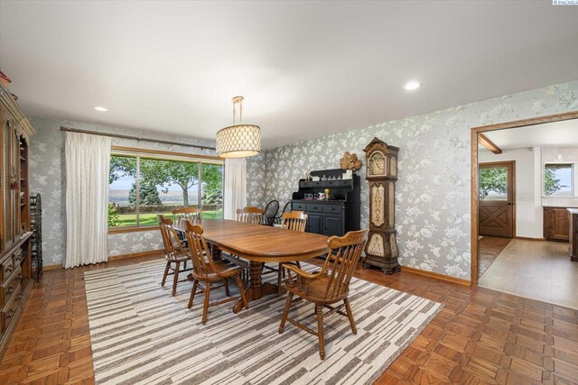 170732 Olsen Rd, Grandview, WA 98930 - dining area featuring wallpapered walls and recessed lighting
