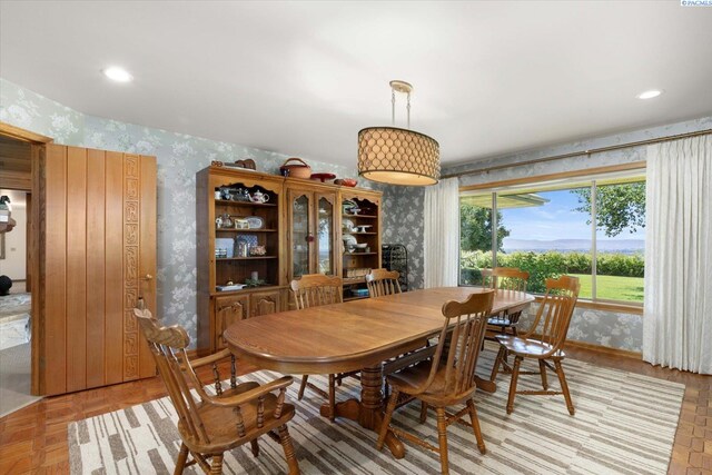 170732 Olsen Rd, Grandview, WA 98930 - dining space with wallpapered walls and recessed lighting