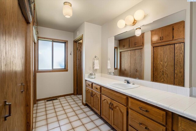 170732 Olsen Rd, Grandview, WA 98930 - full bathroom featuring vanity and a shower