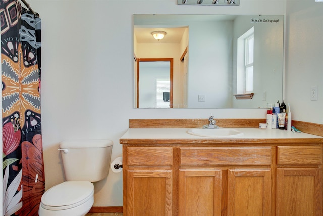 bathroom featuring a shower with shower curtain, vanity, and toilet