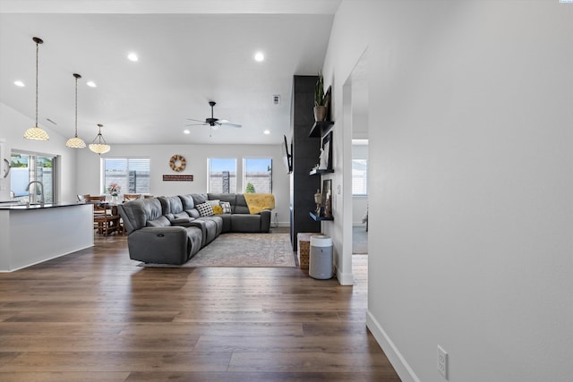 600 Lizzy Ln, Grandview, WA 98930 - living area with dark wood-type flooring, ceiling fan, baseboards, and recessed lighting
