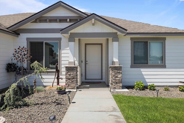 600 Lizzy Ln, Grandview, WA 98930 - view of exterior entry featuring roof with shingles