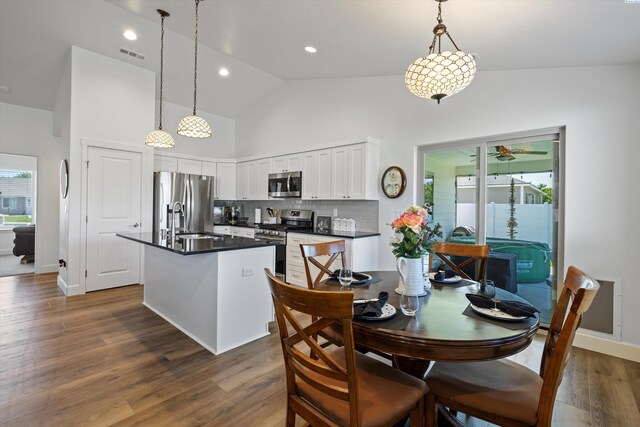 600 Lizzy Ln, Grandview, WA 98930 - dining space featuring high vaulted ceiling, dark wood-type flooring, a ceiling fan, visible vents, and recessed lighting