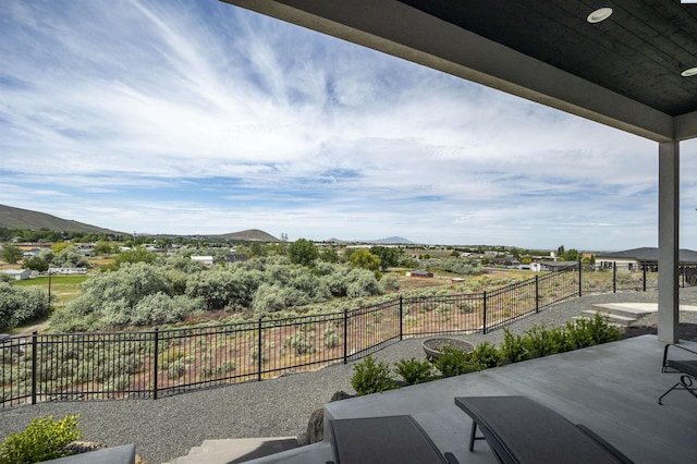 975 Rieve Ct, Richland, WA 99352 - fenced backyard featuring a mountain view and a patio area