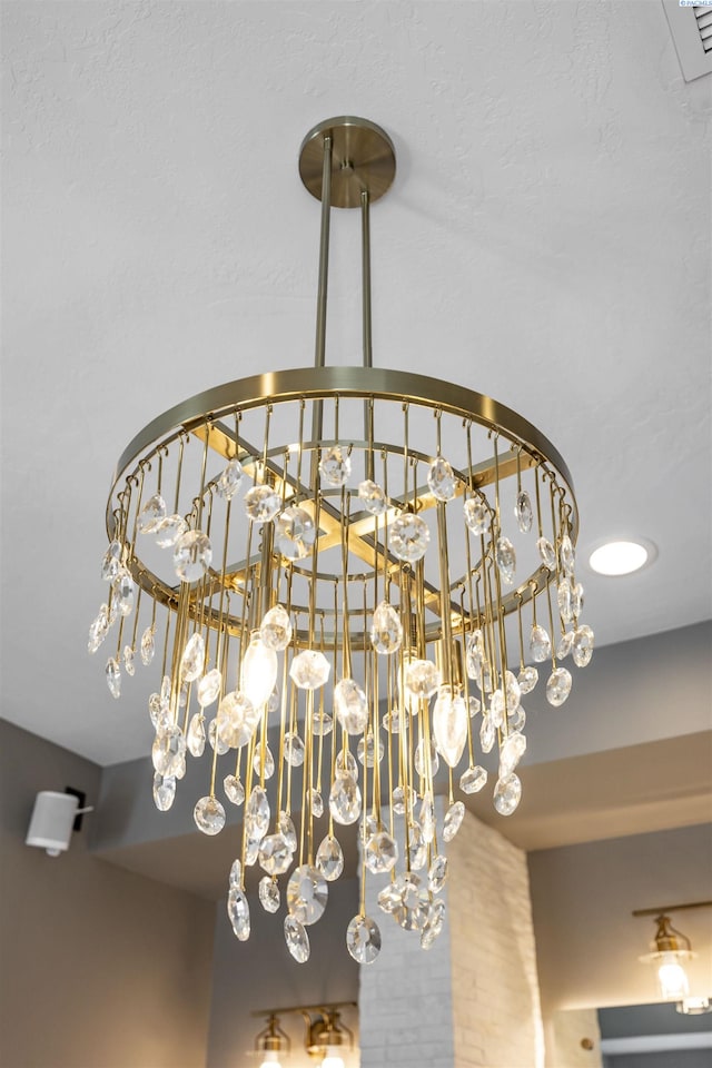 975 Rieve Ct, Richland, WA 99352 - detailed view of a chandelier