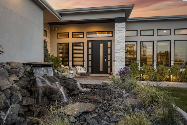 975 Rieve Ct, Richland, WA 99352 - view of exterior entry featuring stucco siding