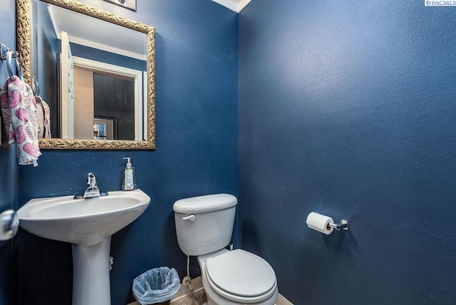 5309 Buchanan Ln, Pasco, WA 99301 - bathroom featuring toilet