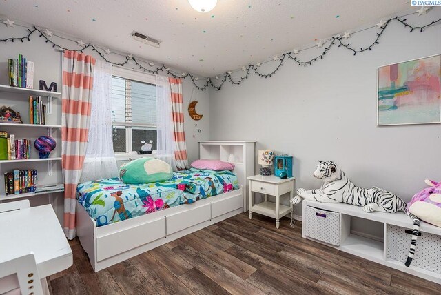 5309 Buchanan Ln, Pasco, WA 99301 - bedroom featuring wood finished floors