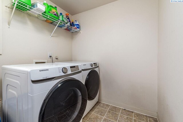 5309 Buchanan Ln, Pasco, WA 99301 - laundry room featuring separate washer and dryer and baseboards