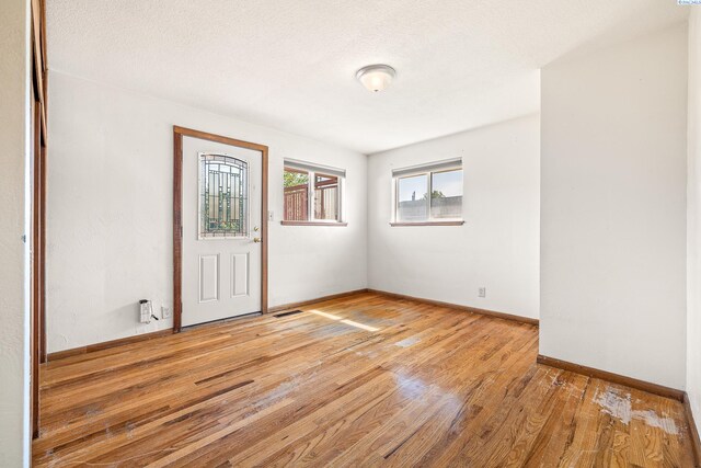 2214 W Clearwater Ave, Kennewick, WA 99336 - foyer entrance with wood finished floors and baseboards