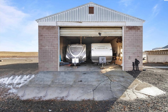 view of detached garage