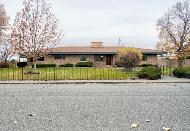 single story home with a front lawn