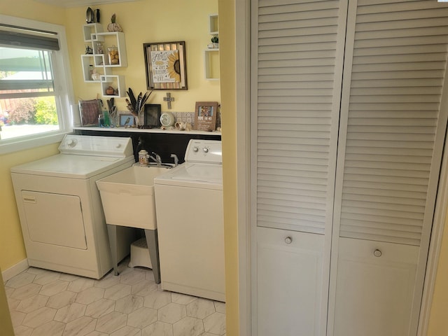 907 Cedar Ave, Richland, WA 99352 - laundry area featuring independent washer and dryer and light tile patterned floors