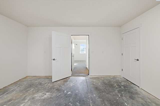 125 Claret Dr, Prosser, WA 99350 - empty room with concrete floors