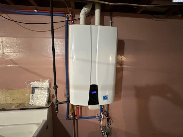 404 D St, Endicott, WA 99125 - utilities with water heater