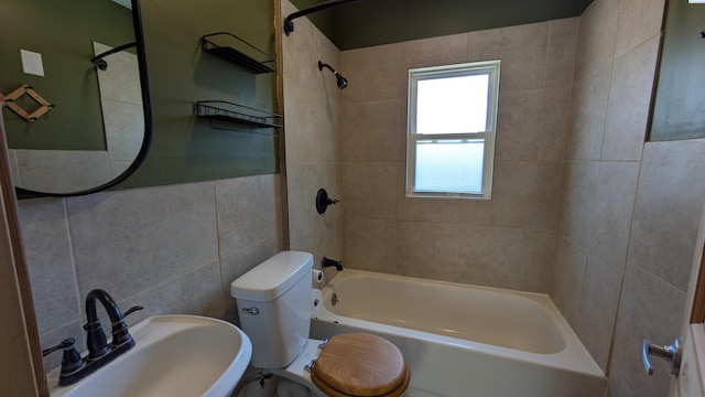 535 SE Side St, Pullman, WA 99163 - bathroom featuring tile walls, toilet, shower / bath combination, and a sink