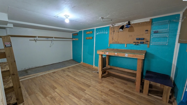 535 SE Side St, Pullman, WA 99163 - interior space featuring a workshop area and wood finished floors