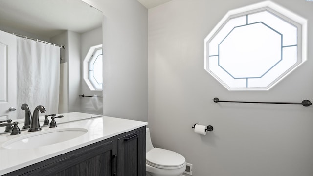 9907 Chelan Ct, Pasco, WA 99301 - full bathroom with vanity and a shower with shower curtain