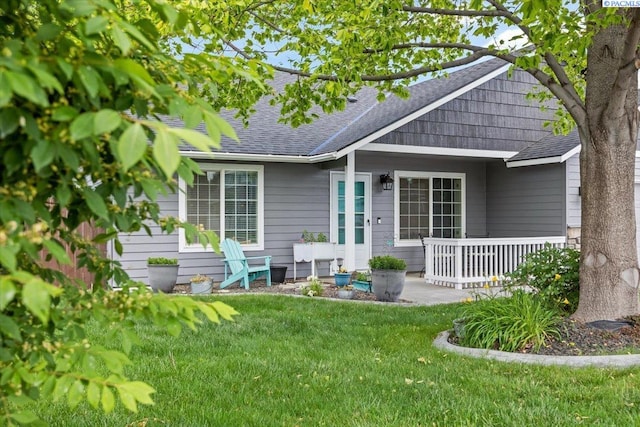 8602 W 1st Ave, Kennewick, WA 99336 - rear view of property featuring a shingled roof and a yard