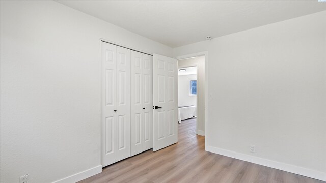 4308 S Sharron Ct, Kennewick, WA 99337 - unfurnished bedroom featuring light wood-style floors and a closet