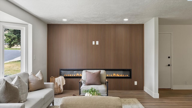 4308 S Sharron Ct, Kennewick, WA 99337 - living area with a glass covered fireplace, a textured ceiling, wood finished floors, and recessed lighting