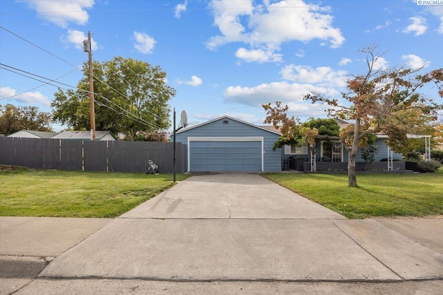 view of front of property featuring a front yard