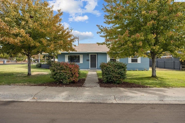 view of front of house featuring a front yard