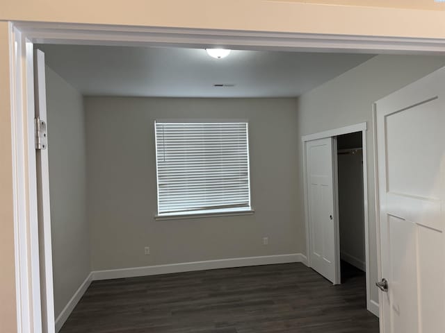 2730 Westhaven Ct, West Richland, WA 99353 - unfurnished bedroom with a closet, visible vents, baseboards, and dark wood-style flooring
