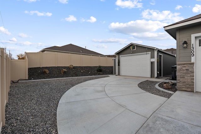 view of yard featuring a garage and an outdoor structure